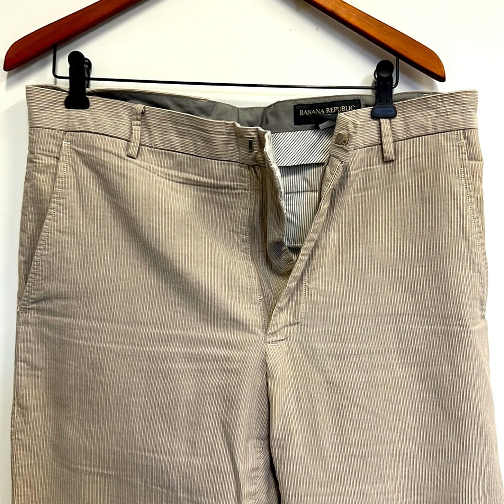 Men’s Banana Republic Striped chinos in size 34/30